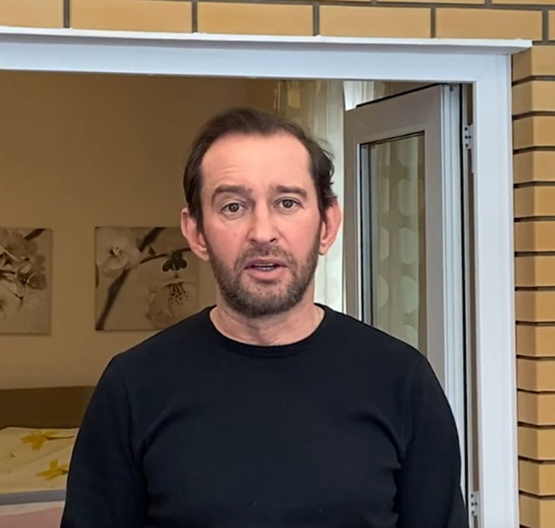 Константин Хабенский и Чулпан Хаматова призвали оставаться дома