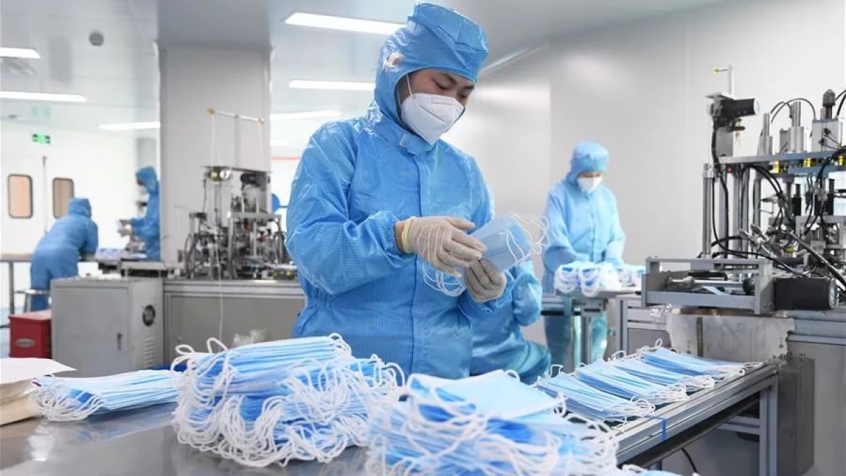 Министр Мансуров сообщил о запуске производства защитных масок на Брянщине