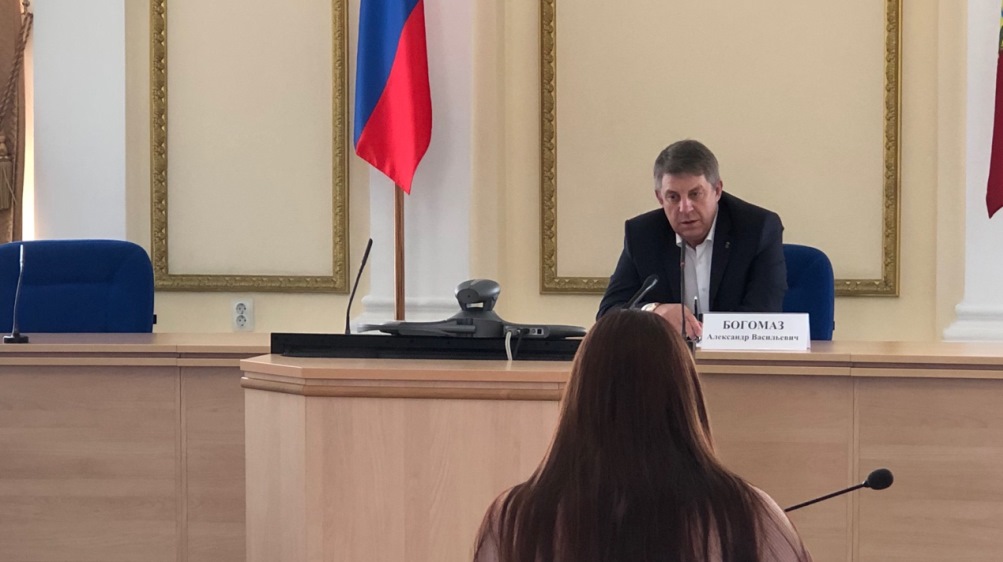 Брянский глава подчеркнул, что главная задача — не допустить резкого роста больных COVID-19