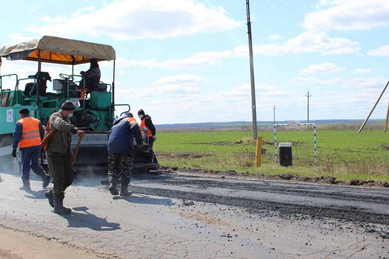 В Карачеве продолжается ремонт дорог