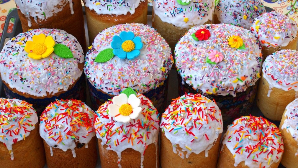 На Брянщине пасхальные куличи осветят священнослужители в цехах хлебокомбинатов