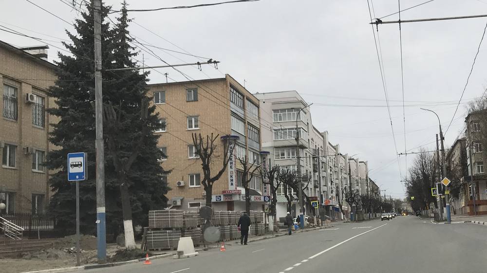 Возле суда, в Советском районе Брянска,  стали  строить новый тротуар