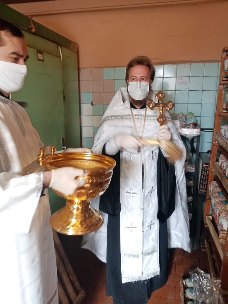 В Карачеве освятили пасхальные куличи