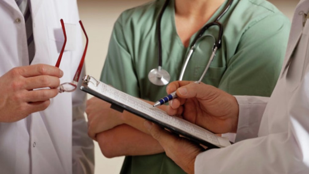 Медработники Брянщины получат материальную поддержку за борьбу с коронавирусом