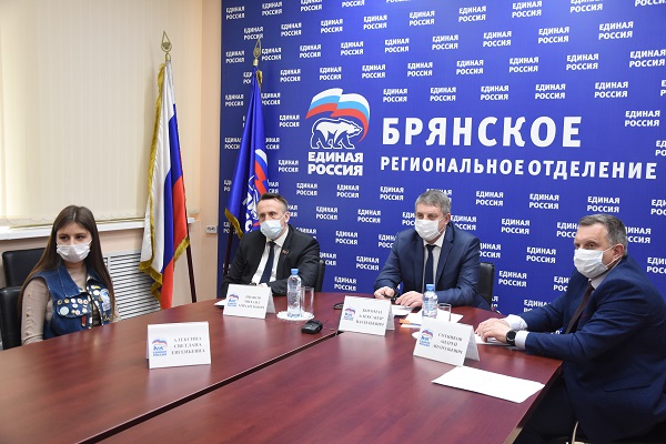 «Единая Россия» будет оказывать помощь гражданам и медикам до тех пор, пока пандемия не пойдет на спад