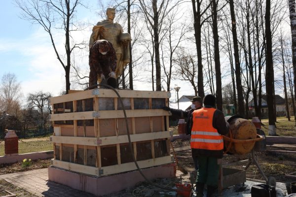 В Дубровском районе  Брянской области  идет  ремонт памятников и  обелисков