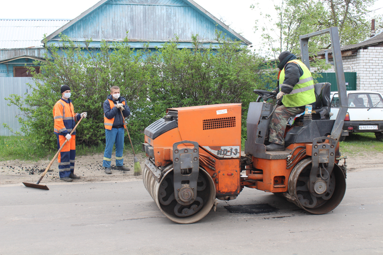 В брянском Карачеве ремонтируют дороги
