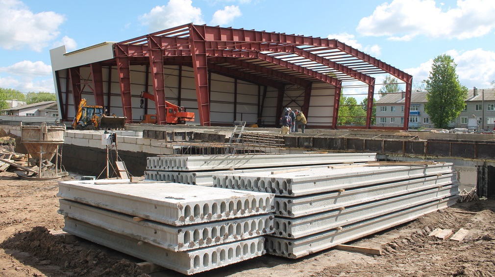 Ледовый дворец в брянском Стародубе построен на 50 %