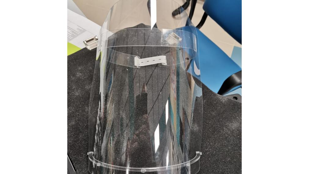 Воспитанники Брянского «Кванториума» изготовили защитный экран для врачей