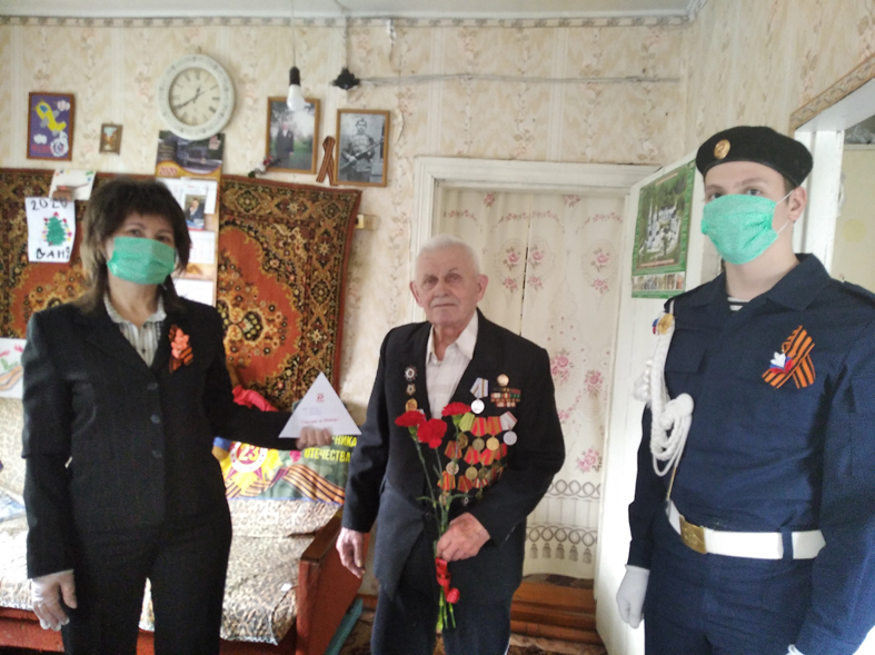 Карачевцы в рамках акции «Письма Победы» поздравили ветерана