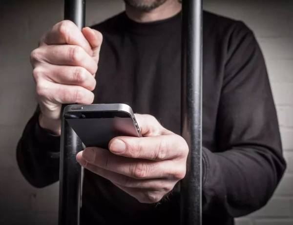 В Клинцах за взятки осудили сотрудника исправительной колонии