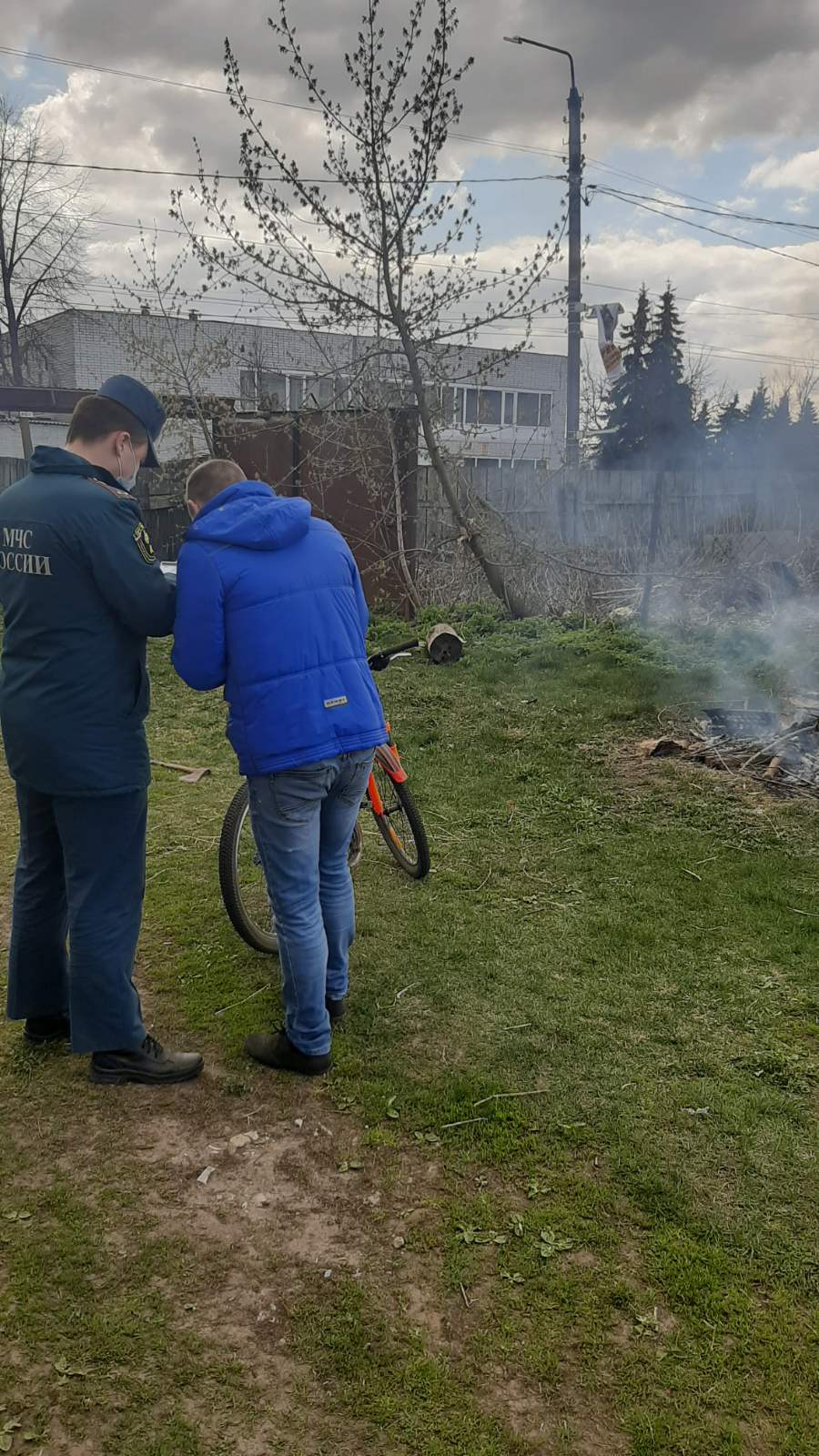 Сотрудники МЧС продолжают проводить ежедневные профилактические мероприятия в Карачевском районе