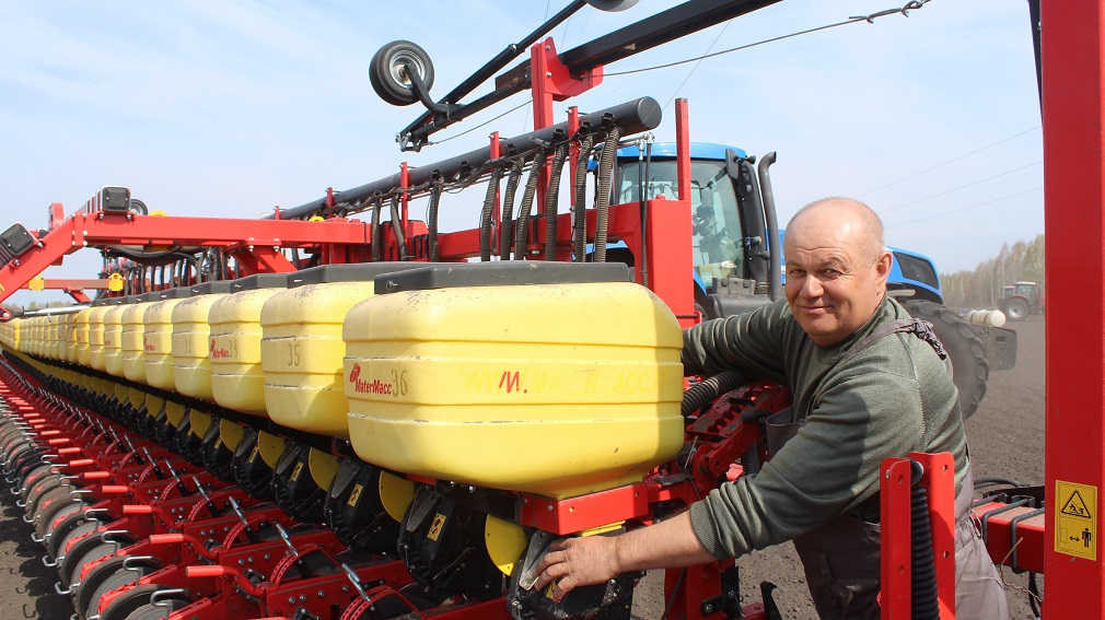 На Брянщине работники ООО «Агропродукт»  приступили к посадке свеклы