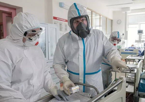 Медики  Брянщины, занимающиеся лечением больных с COVID-19, получили апрельскую выплату   