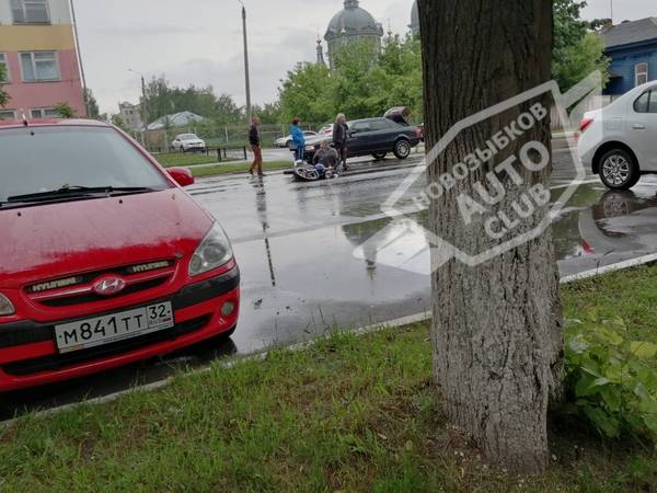 В Новозыбкове мотоциклист сломал ногу в ДТП