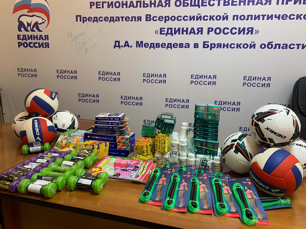 Николай Валуев передал детям из двух соцучреждений подарки