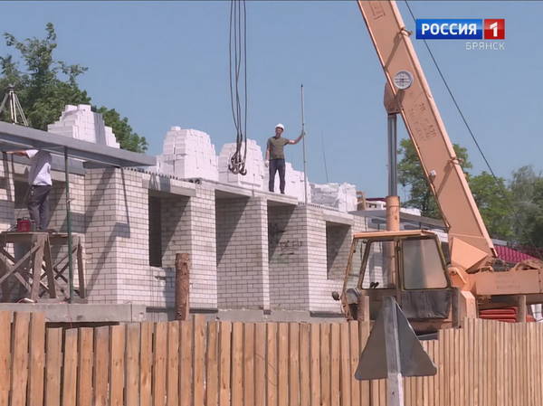 В Сураже в новой пятиэтажке получат квартиры сироты и врачи