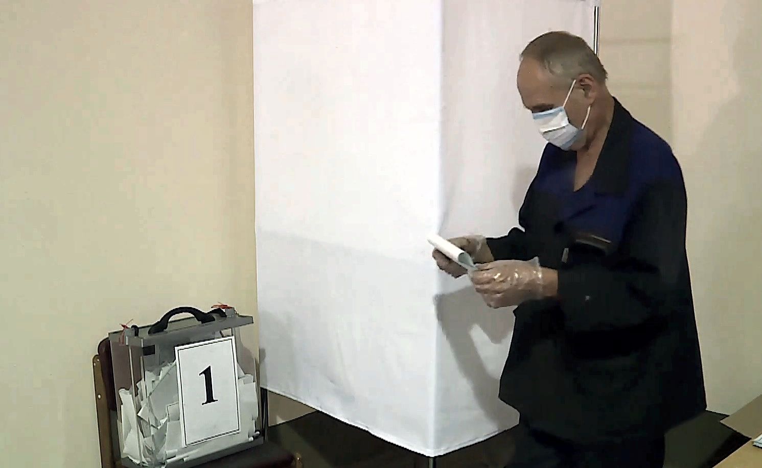 Работники брянских промпредприятий голосуют на мобильных участках