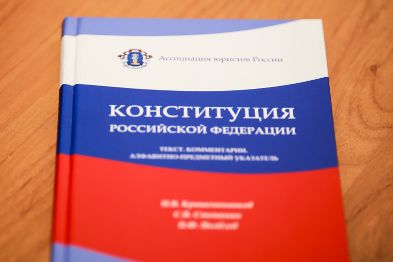 Центризбирком не запрещает проведение конкурсов во время голосования по Конституции