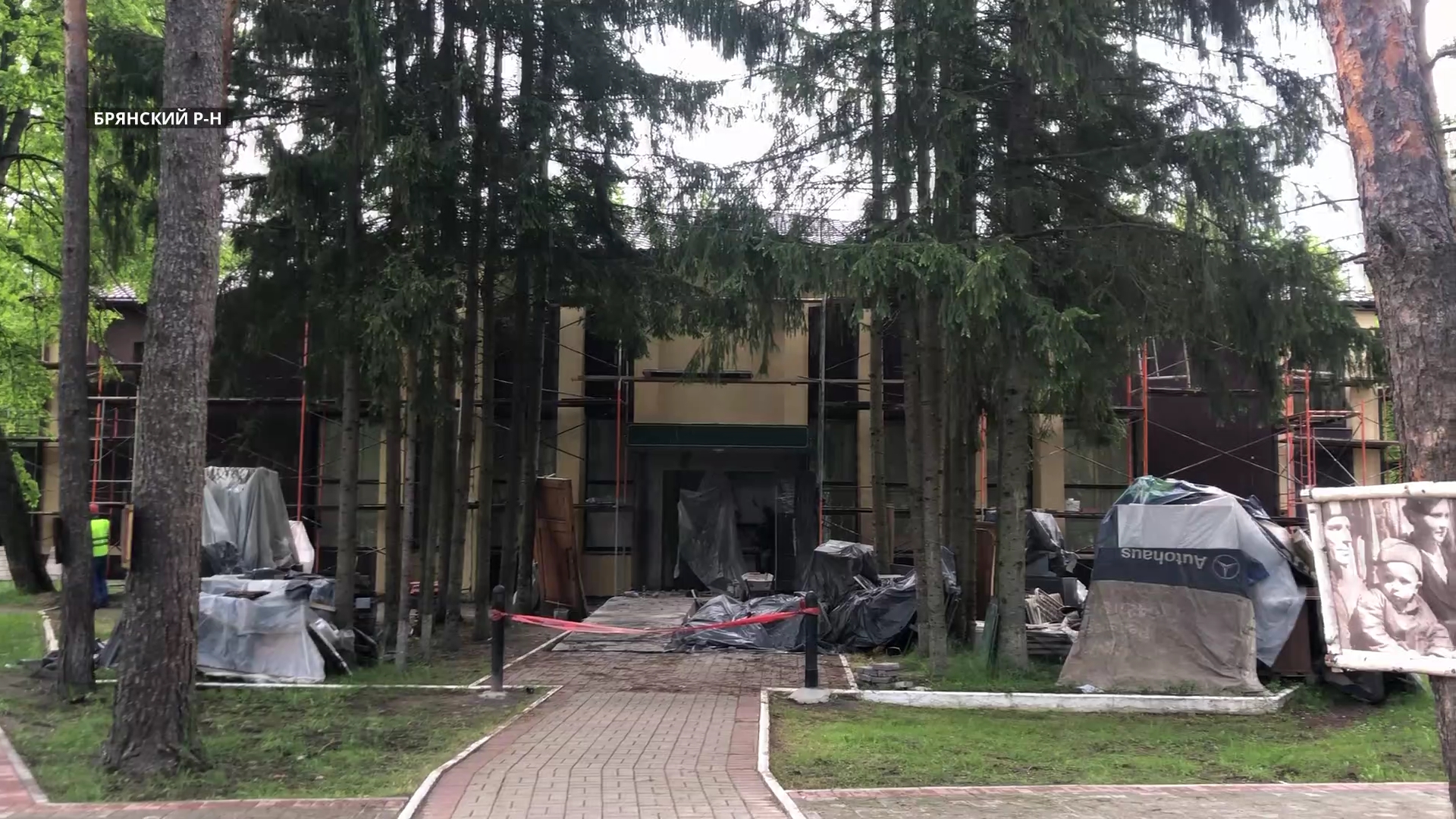 Работы по реконструкции брянской  «Партизанской поляны» подходят к концу