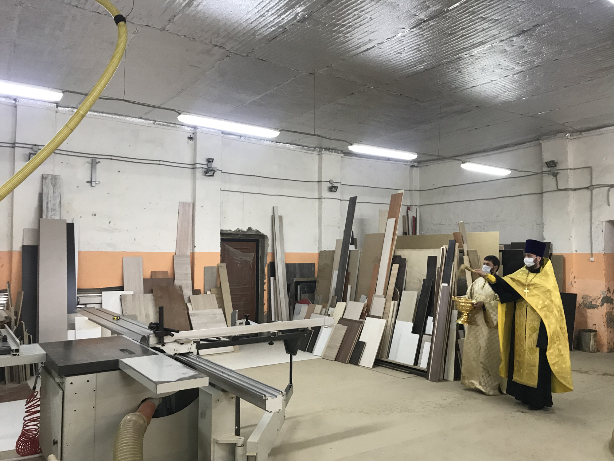 Два малых предприятия района были освящены благочинным Карачевского церковного округа