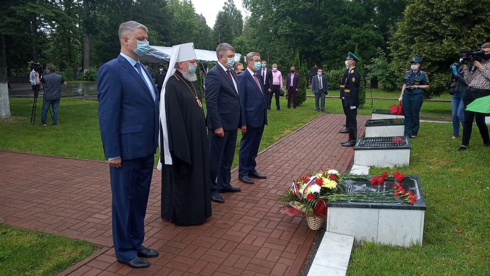 В День памяти и скорби в Брянске прошла всероссийская акция «Красная гвоздика»