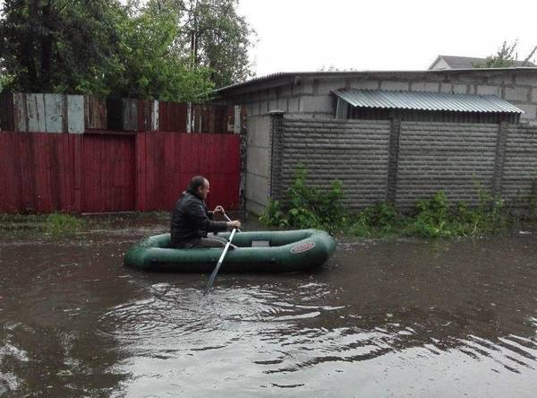 Центр Клинцов потребовали очистить от потопа канализацией