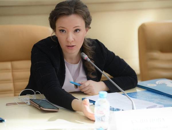 Изъятая из семьи в Брянске 7-летняя девочка весила 9 килограммов