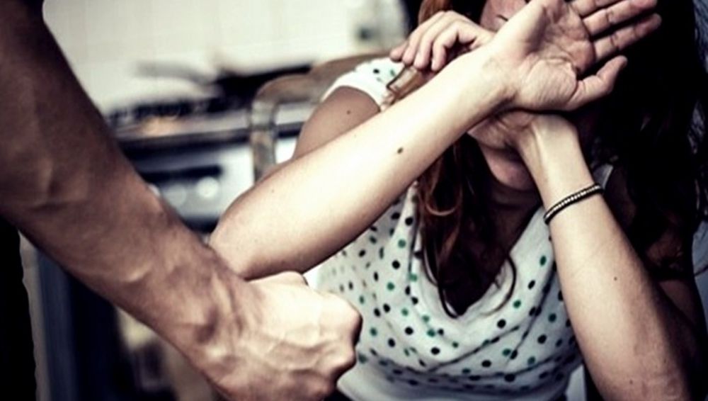 Бьет, значит любит?