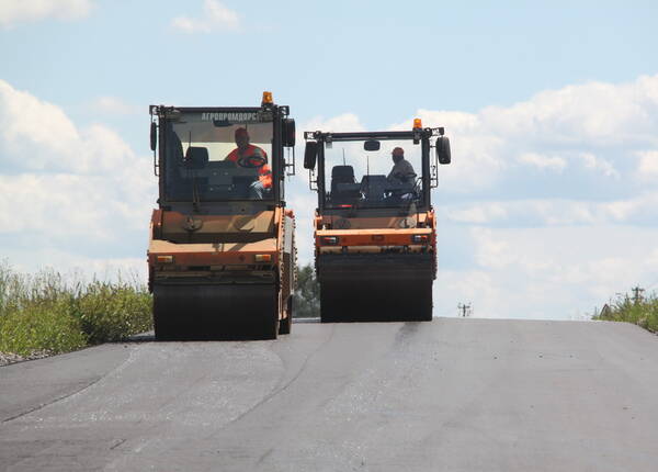 Капитальный ремонт сельских автодорог идет в Брянской области