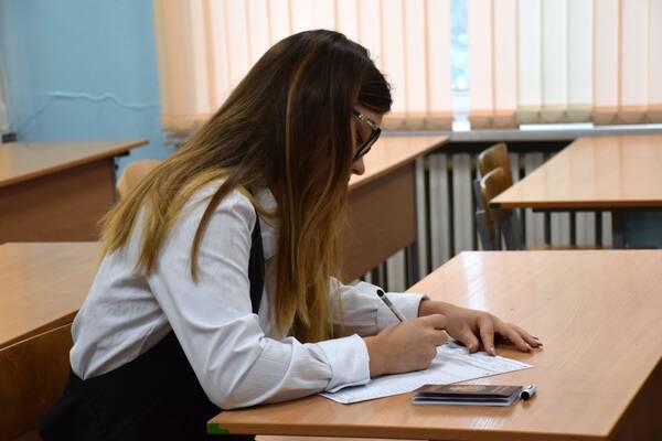 Для участия в ЕГЭ по русскому языку зарегистрированы 5551 выпускник Брянщины