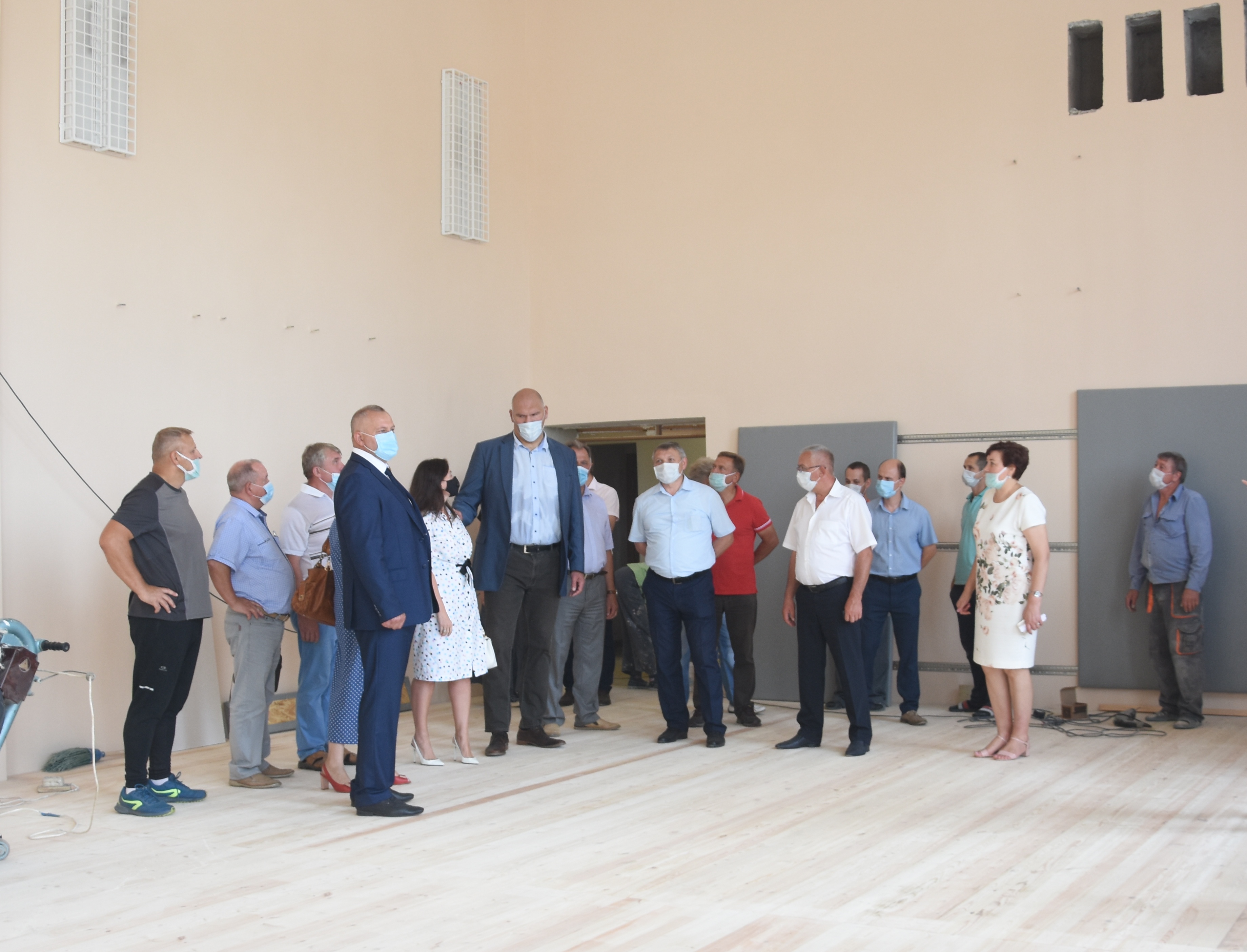 Брянские депутаты проинспектировали лицей в Добруни