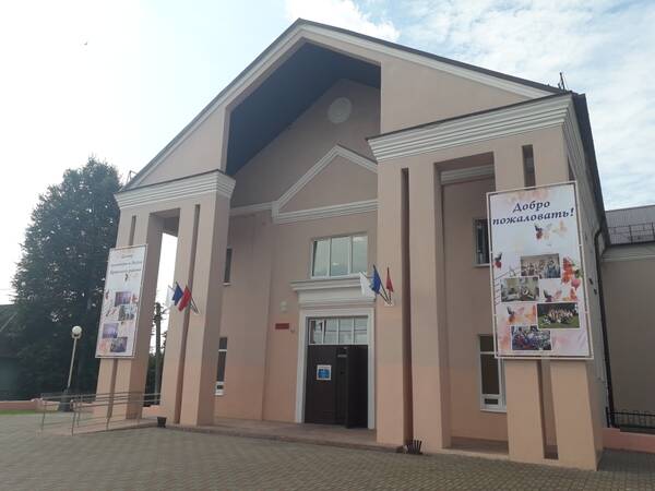 Валентина Миронова проверила ремонт Центра культуры и досуга Брянского района