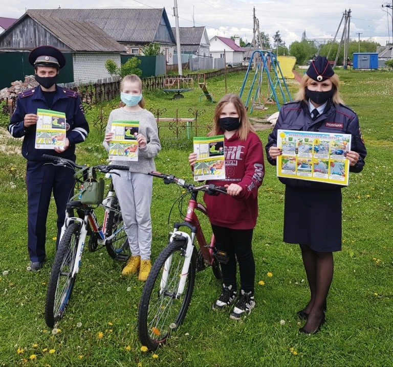 В Карачевском районе автоинспекторы проводят с детьми экспресс-беседы о безопасном поведении на дороге