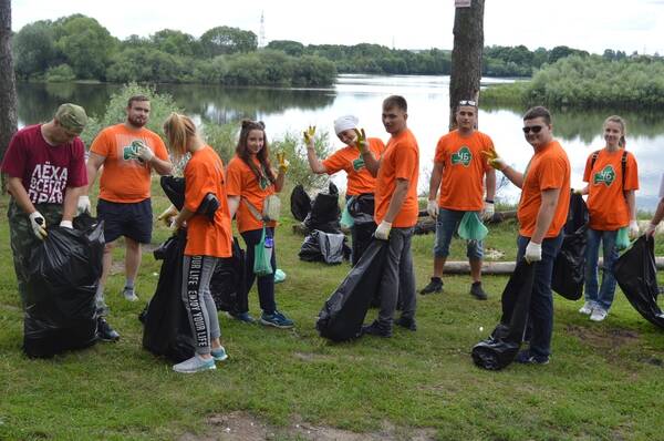 Любимое место отдыха брянцев — озеро Орлик очищено от мусора