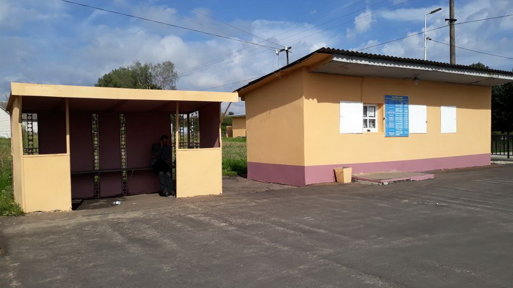 В брянской Дубровке автостанция заиграла новыми красками