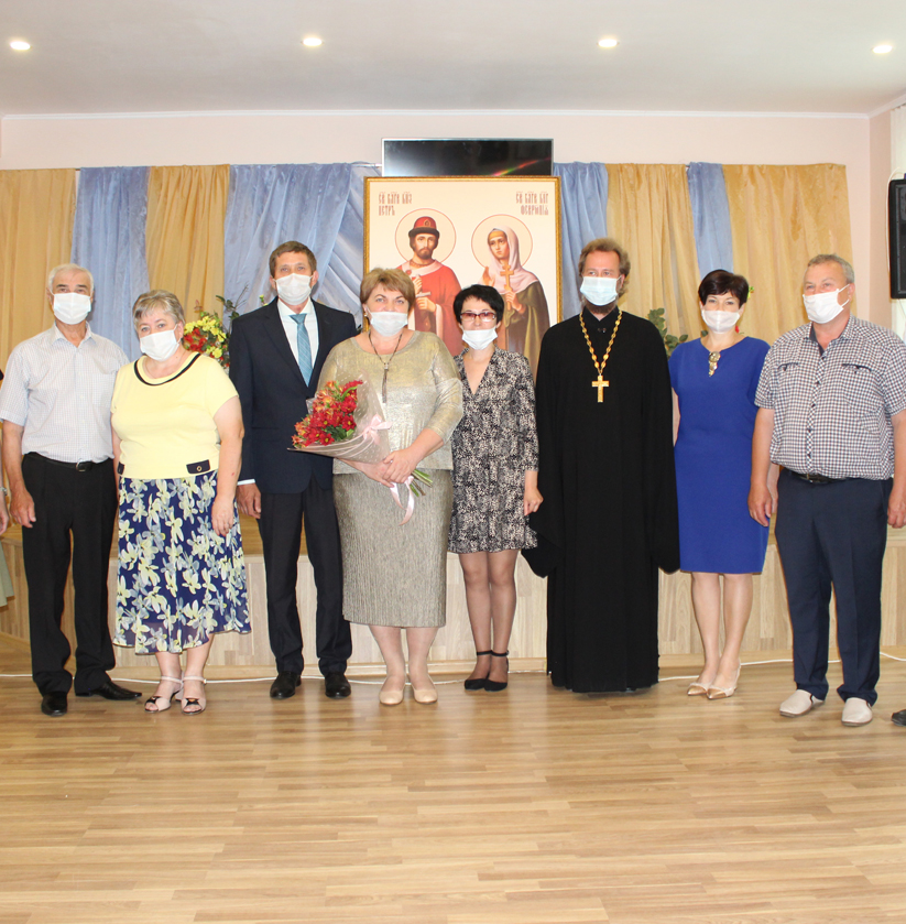 Двум карачевским семьям-юбилярам вручили медали