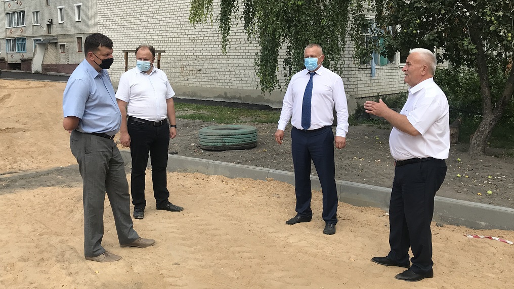 Депутат Госдумы Валентин Суббот проинспектировал Суражский район