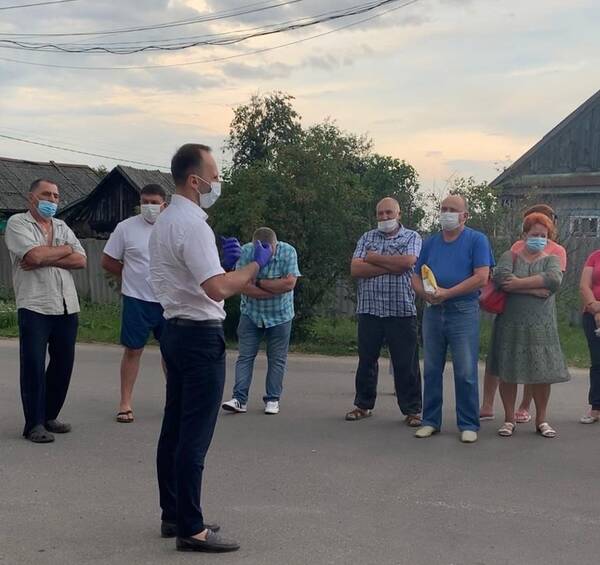 Депутат облдумы Артем Ашеко разбирается в проблеме жителей Почепа