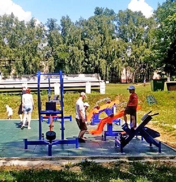 В  брянском Локте  появились новые спортивные снаряды