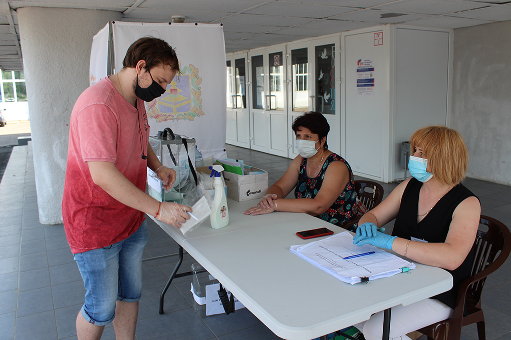 В Карачевском районе жители активно голосуют