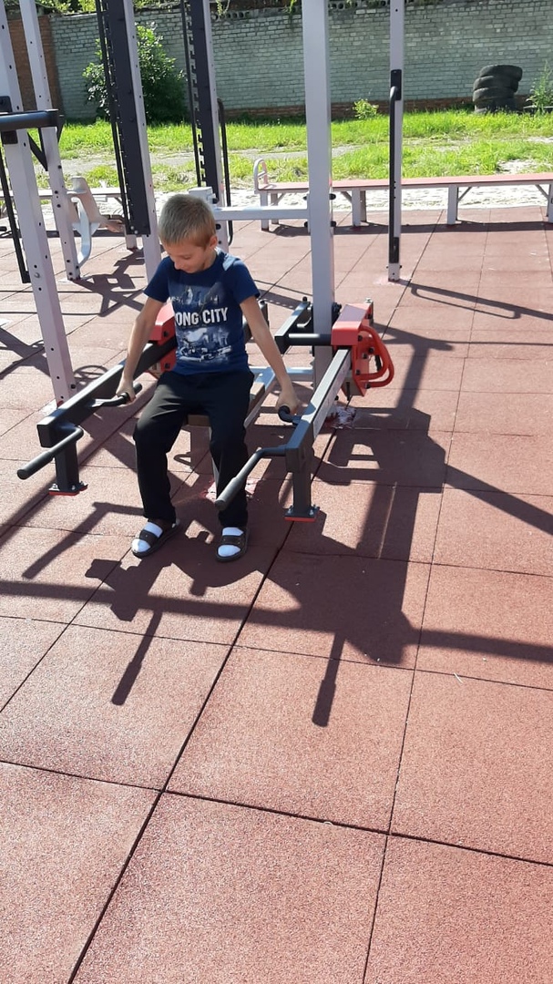 В Карачеве построили новую спортивную площадку