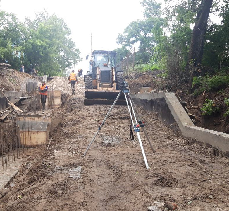 Начали с лестницы благоустраивать брянский пляж