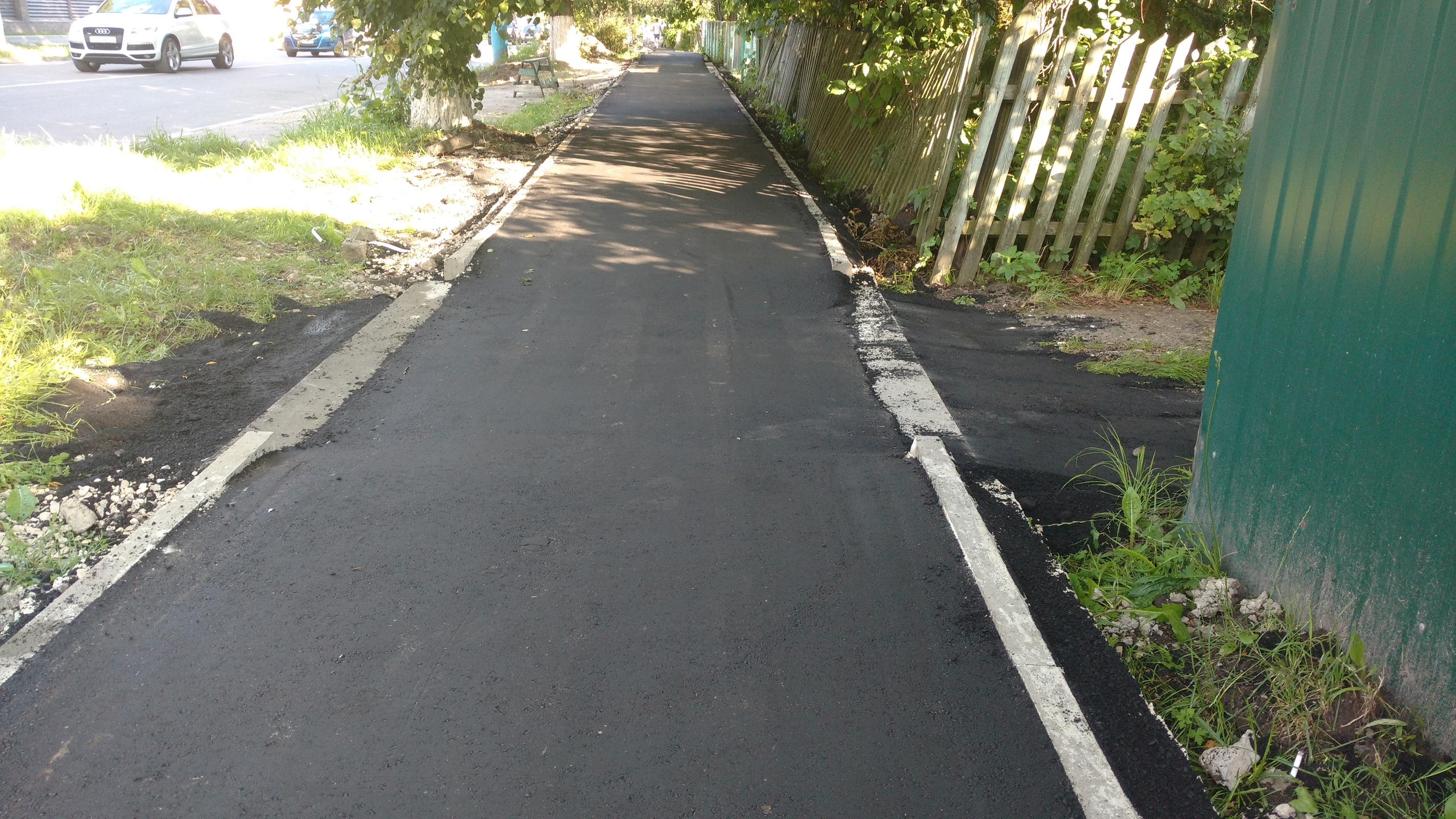 Жители брянского областного центра довольны  новым  тротуаром на  улице Бежицкой