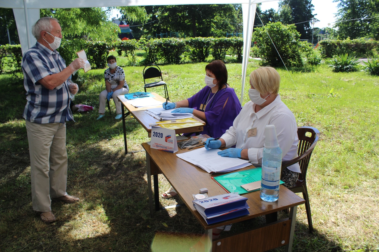 Карачевские пенсионеры активно голосуют