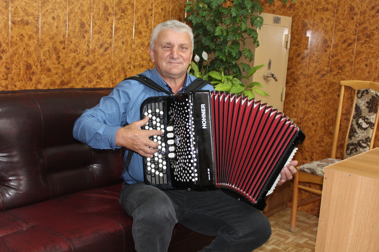 «Вынимала душу песня под баян…»