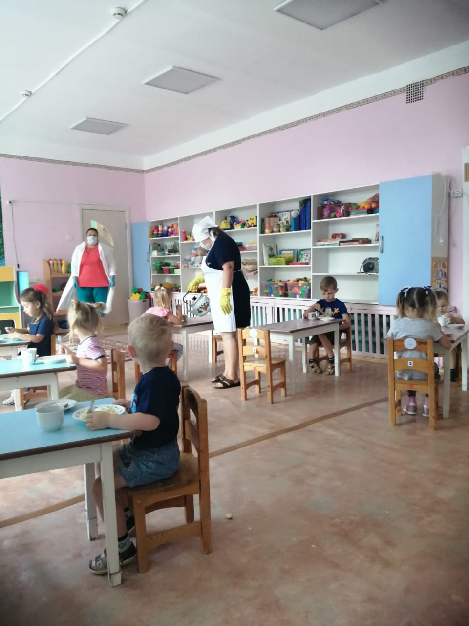 Родители работают, а дети в безопасности