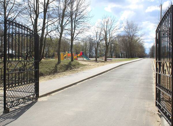 В брянских Комаричах благоустраивают «Сквер отдыха»