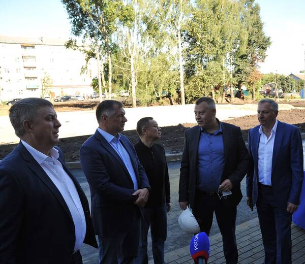 В Брянском Стародубе ледовый дворец посетил вице-премьер