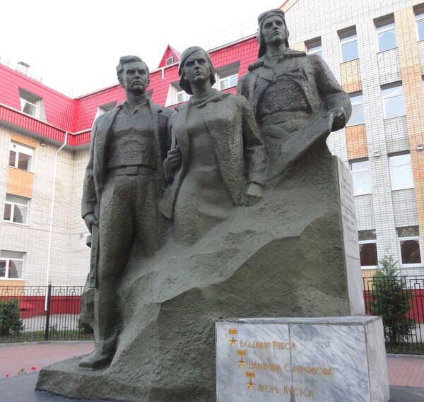 В Брянске ко Дню города обновят памятники и обелиски